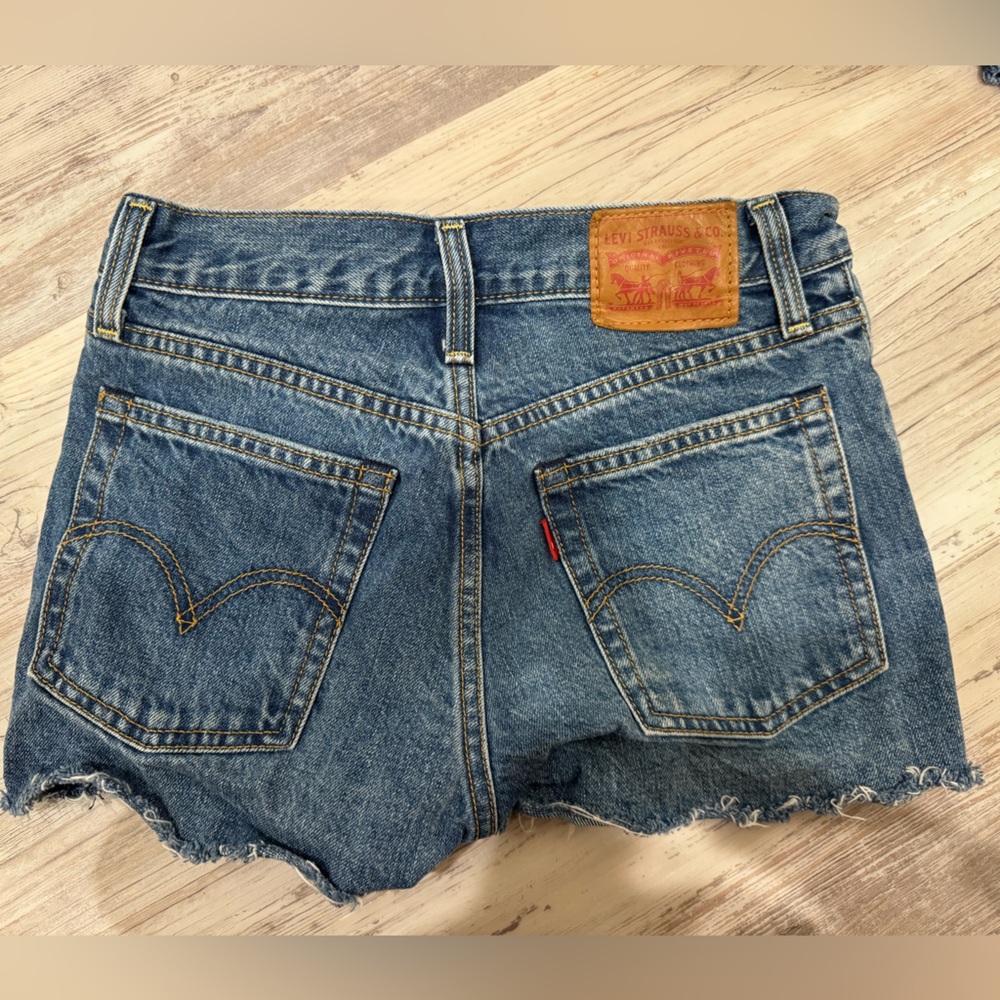 Levi’s Medium Wash Jean Shorts Size 24